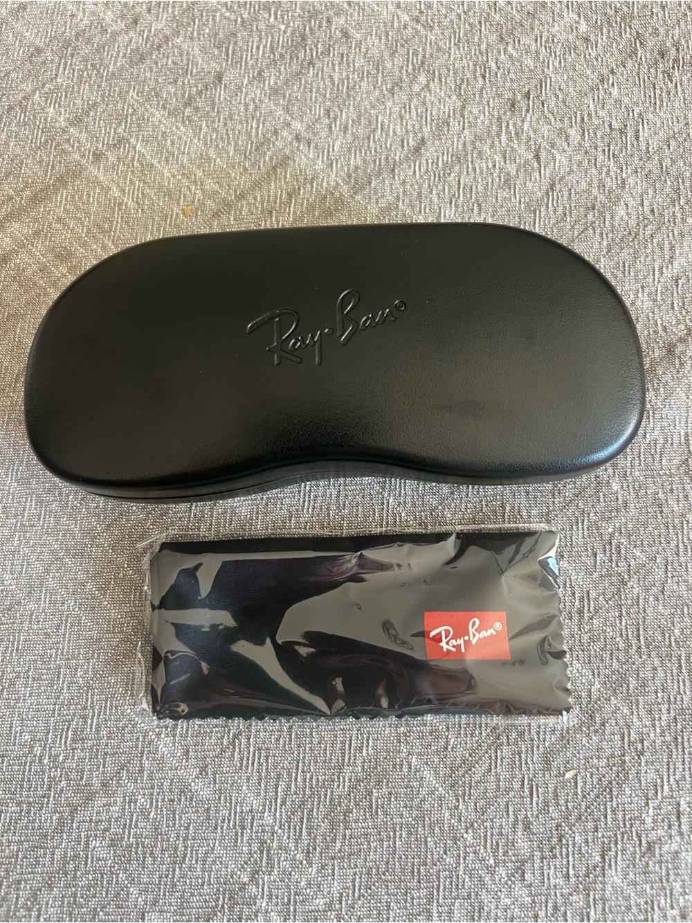 Ray-Ban Black Hard Case with Cleaning Cloth , great condition!